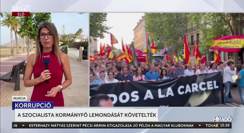 A szocialista kormányfő lemondását követelték  videó