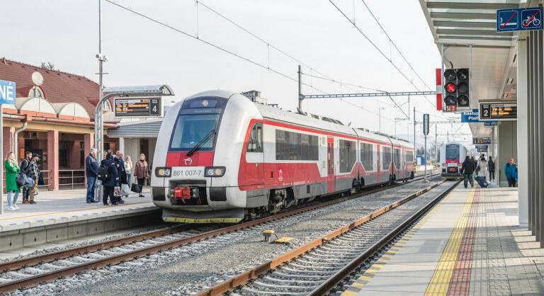 Korlátlan vonatutazás egész nyáron. A ZSSK ismét bevezeti a népszerű nyári bérleteket
