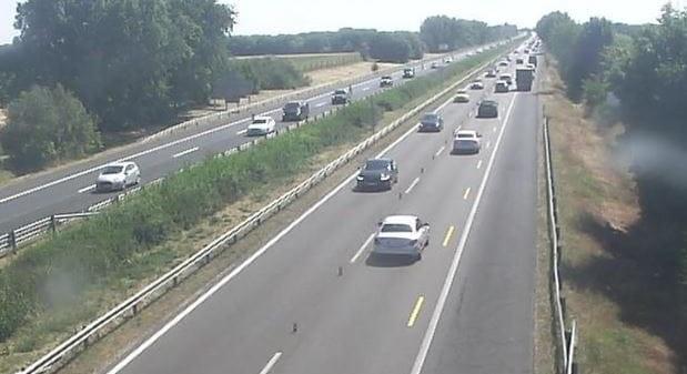 Kigyulladt egy kisteherautó az M7-esen