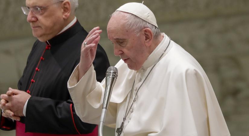 Oltás: Ferenc pápa is sorra került