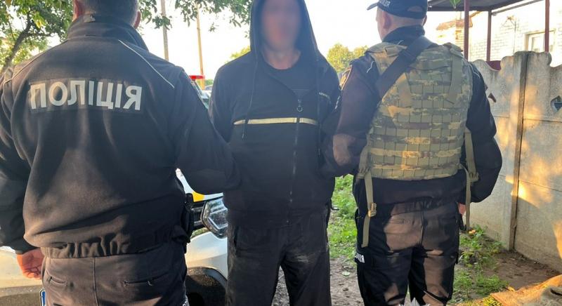 Gránáttal és pisztollyal fenyegette a rendőröket egy férfit Csernyihiv megyében, őrizetbe vették