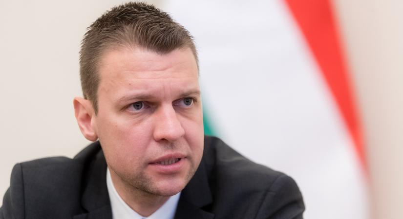 Menczer Tamás: Nem Ukrajnával vagyunk, nekünk Magyarország az első