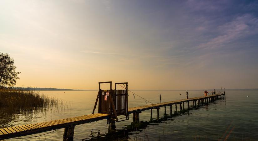 A nyár egyik leglátványosabb természeti jelensége kezdődött el a Balatonnál