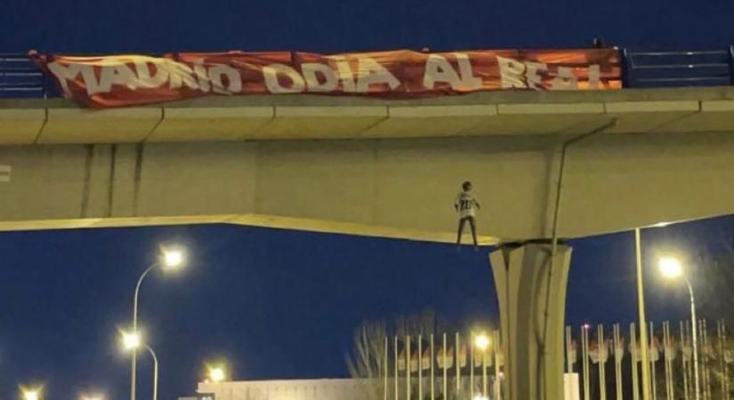 Súlyos börtönbüntetést kaptak a Real sztárját akasztással fenyegető uszítók