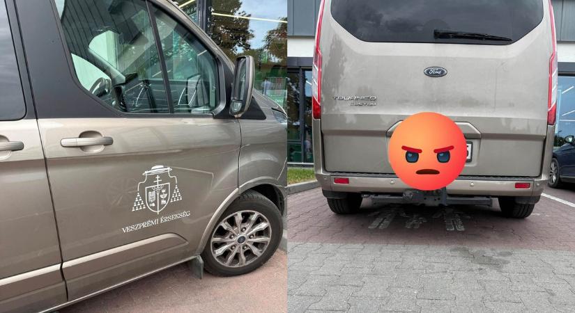Sokakat felháborított egy parkoló kisbusz a veszprémi Lidl előtt, de tényleg szabálytalan volt?