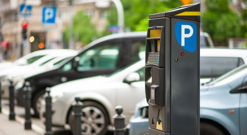 Újabb utcákban lesz fizetős a parkolás, a díjszabást is ismertették