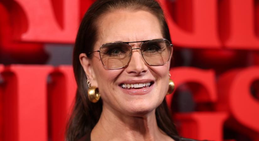 A 60 éves Brooke Shields olyan szettben mutatkozott, hogy nem hisszük el