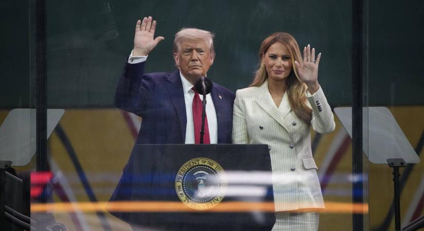 Fura arckifejezés: a rajongók szerint nem az igazi Melania volt Trump oldalán