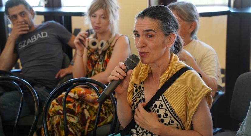 Két királynő sakkjátszmájában a férfiak miatt nem lehet nyertes