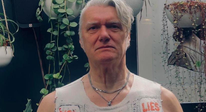 28 éve az egész világ az ő dalukra tombolt: ma senki nem ismeri fel ezt a 64 éves férfit - Fotók