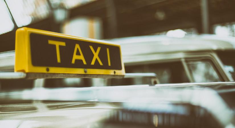 Meghökkentő, amit ez a taxis művelt, nem lett jó vége – videó