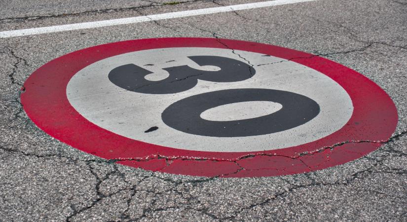 Ahol ésszerű, ott elengedik a 30-as táblákat a németek