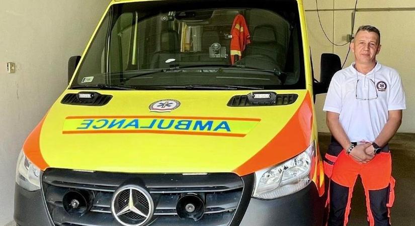 Összeesett a piacon, szabadnapos mentőnek köszönheti az életét – 20 percig tartott az újraélesztés