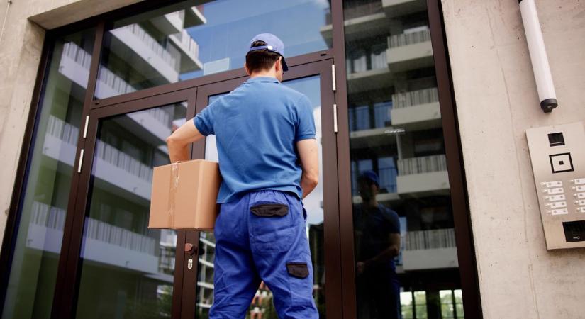 Az abonyi férfi nem sejtette, mi történik vele percekkel azután, hogy átvette a furcsa csomagot