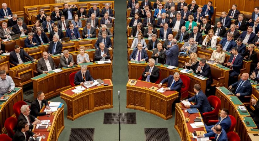 Rendkívüli parlamenti ülésen fogadhatják el a jövő évi költségvetést