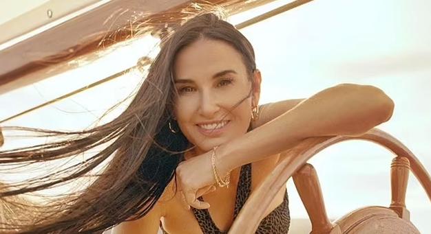 Demi Moore 62 évesen bikinis fotózást vállalt: a színésznő még mindig elképesztő formában van