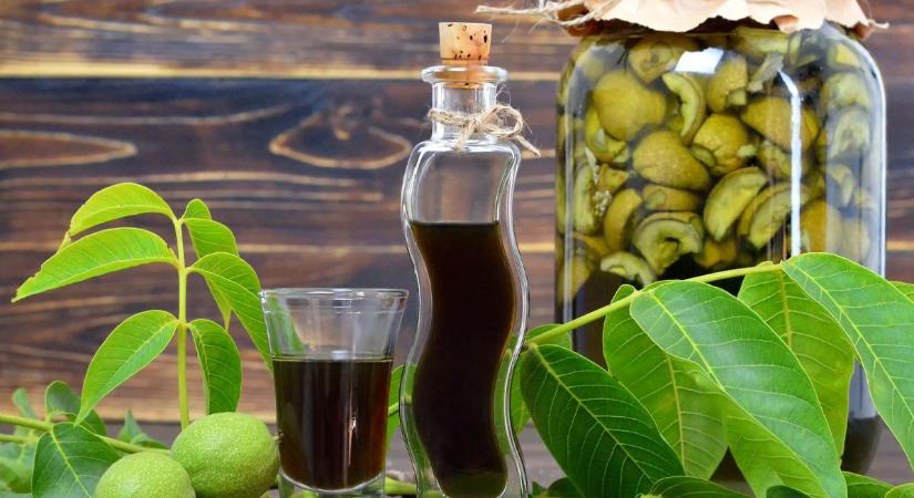 Házi likőr és -tinktúra recept zöld dióból – természetes és gyógyító