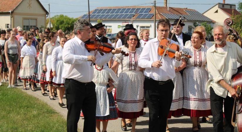Telt házas jubileum: néptánc, betlehemes és táncház is volt Görbeházán