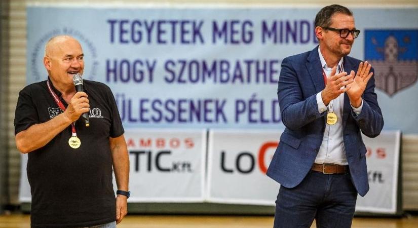 Köszönetét fejezte ki az SZKKA Hende Csabának