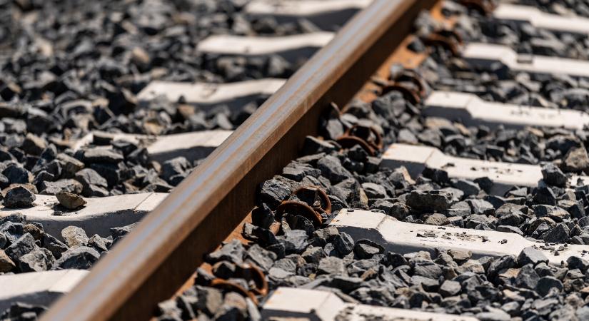 Elrajtol a pályafelújítás: 14 kilométeren cserélik a síneket Hódmezővásárhely és Orosháza között