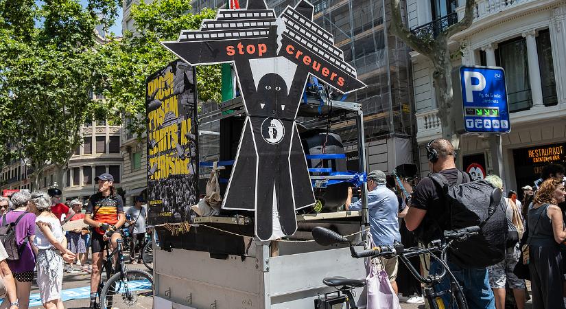 Besokalltak a turistaparadicsomok lakói, vízipisztollyal lődöznek a látogatókra