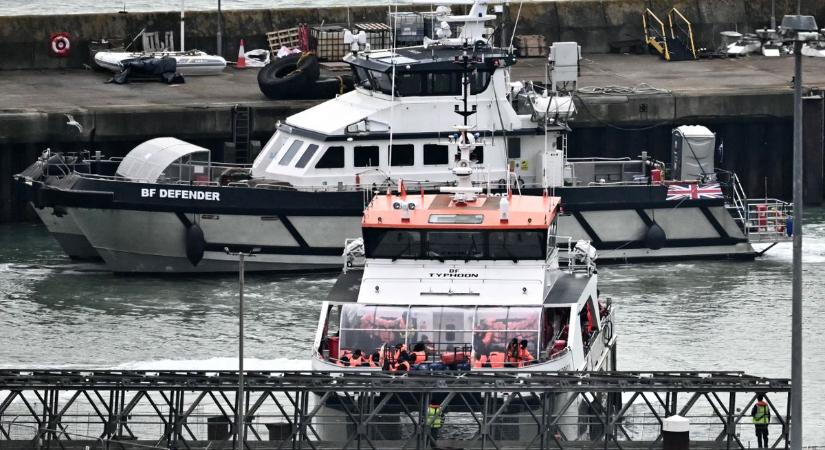 250 milliárdos botrány: illegális migránsok pörgetik a brit feketepiacot