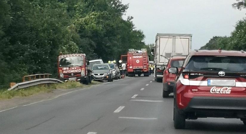 Hármas karambol történt Pécs közelében