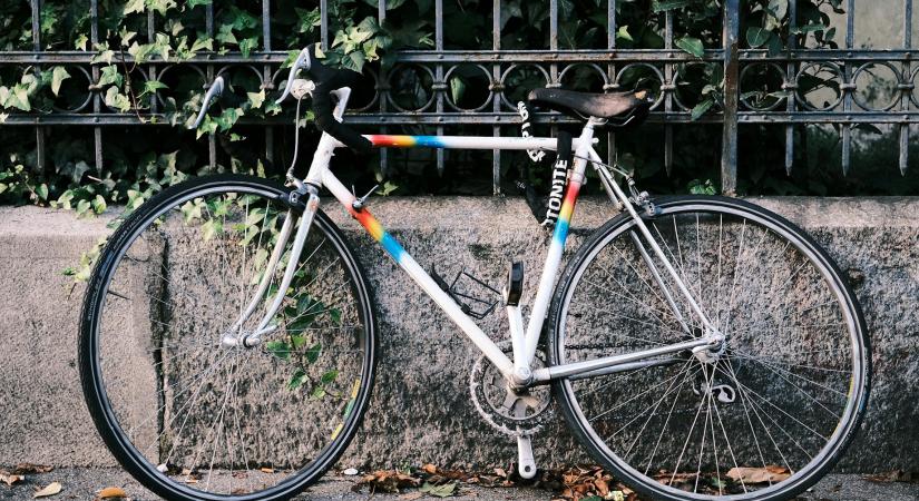 Jön az új KRESZ, és újraírja a biciklisekre vonatkozó szabályokat