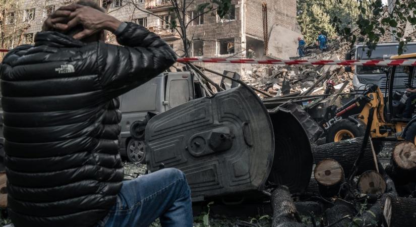 Kilenc órán át bombázták Kijevet az oroszok, 14-en meghaltak