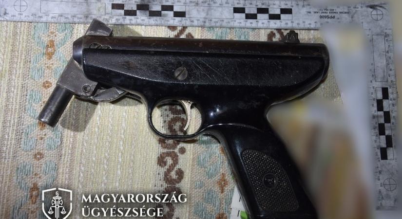 Fegyverrel fenyegetőzött az elkövető a kocsmai konfliktus után Kapuváron