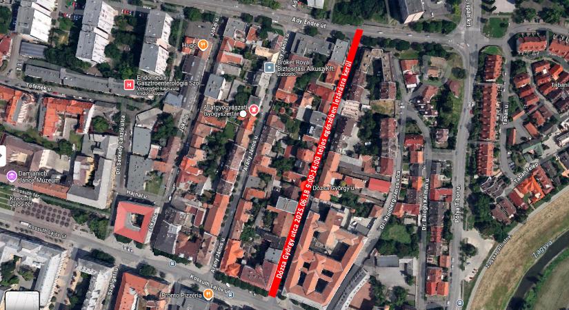 Ideiglenes útlezárás Szolnokon, a Dózsa György utcában – daruzási munkálatok miatt