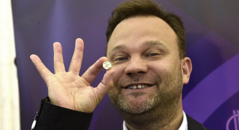 Aranyosi Péter stílszerűen reagált Karinthy-gyűrűje visszavonására