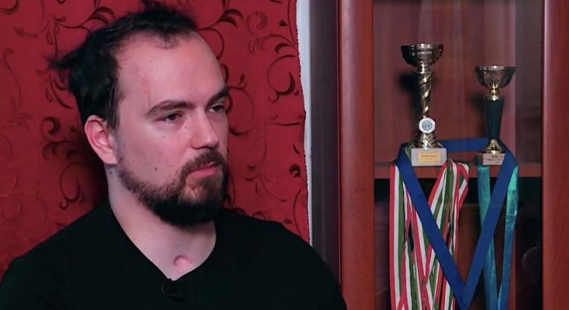 Aki túlélte a lehetetlent - Elütötte egy HÉV, elcsapta egy kamion, amputálták a lábait - videó