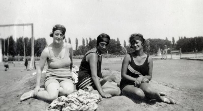 Hogy jutottunk el a tangás bikinihez? Ükanyáink még így fürödtek a Balatonban