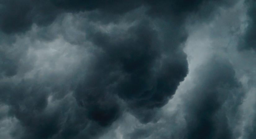 Hatalmas vihar tombolt Horvátországban, egy hajó elsüllyedt