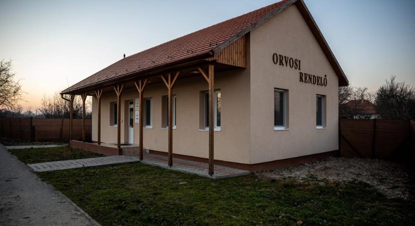 Nem a TAJ-kártyát, hanem TB-kiskönyvet szünteti meg a kormány