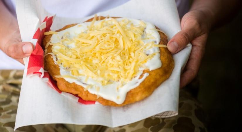 Tényleg drága a balatoni lángos? Csak röhög a mesterszakács, de ezen az áron már ő is felháborodott