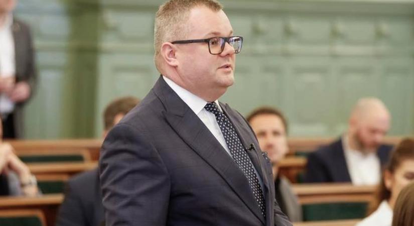 Fekete Dávid és a temetői WC esete
