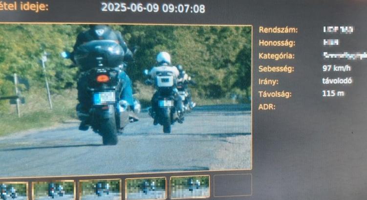 Három motoros robogott át a falun, mindet 140 ezerre büntették