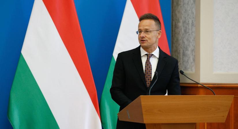 Szijjártó Péter: Brüsszel nyomást gyakorol ránk, beavatkozna Magyarország szuverenitásába és növelné a rezsit
