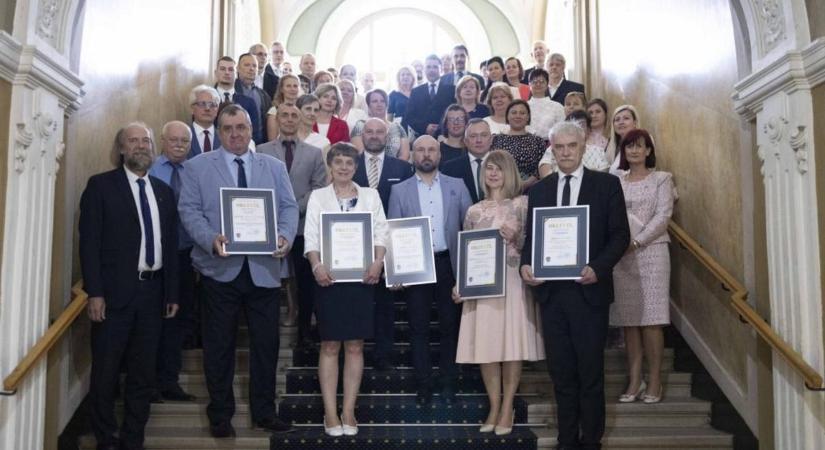 Győri pedagógusok, köztük híres iskolák vezetői kaptak kitüntetést - Íme a nevek