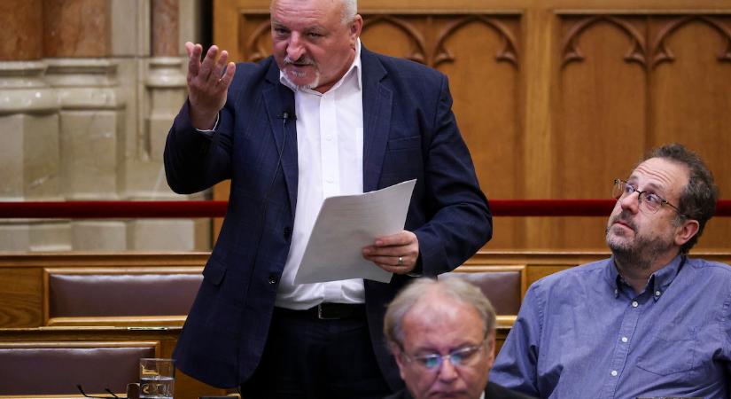 Komjáthi Imre: Amíg önök gyalázzák egymást, az MSZP az országot járja