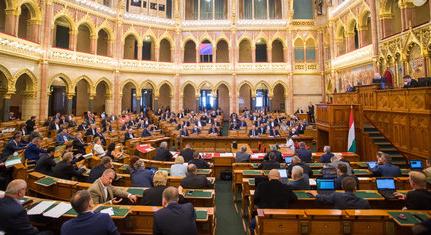 Ez történik ma az Országgyűlésben