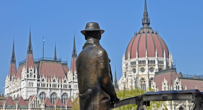 Forint helyett itt a dollár! Megőrültek a befektetők a magyar dollárkötvényekért, 4 milliárdot dobtunk piacra