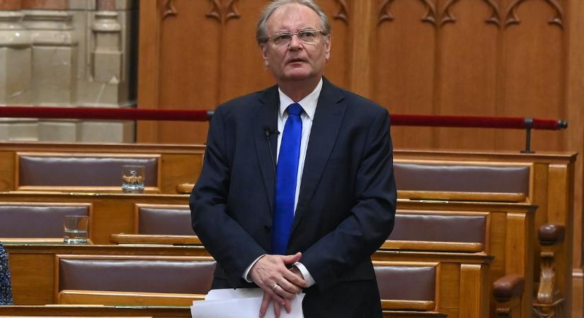 Hiller István szaúdi rangsorra hivatkozott az Országgyűlésben