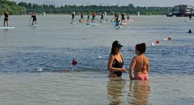 Június végén nyit az ingyenes Duna-strand a Rómain