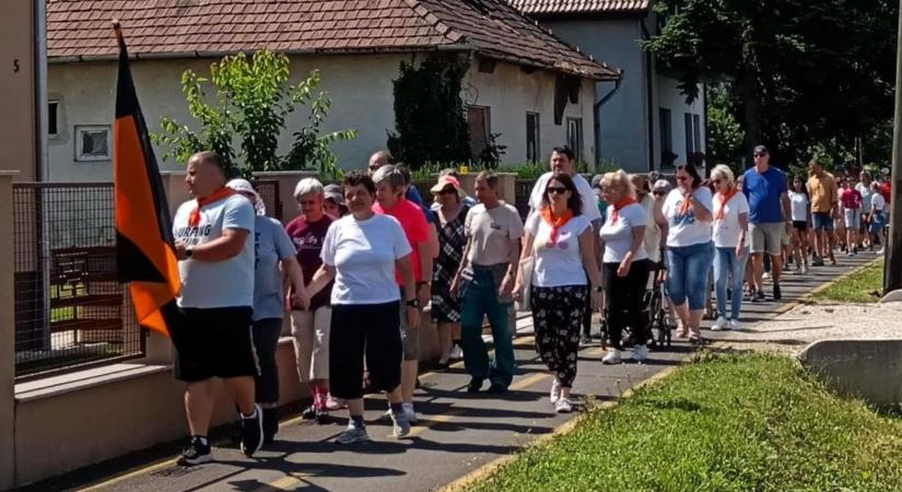 Sétával bontották le az előítéleteket