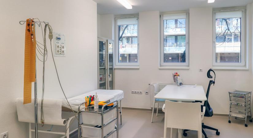 Nem a TAJ-kártya, hanem a TB-kiskönyv szűnik meg fizikai valójában