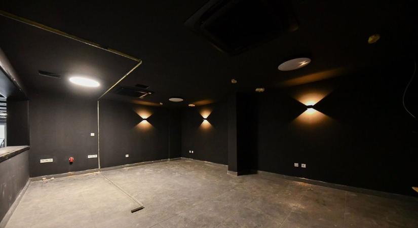 Beleshet a leendő Rockwell Klubba, így néz ki belülről a megújuló egyetemi menza! - fotókkal