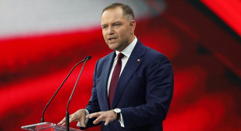 Fociultrákkal verekedett és a Tusk-kormánnyal is keményen bánna az új lengyel államfő